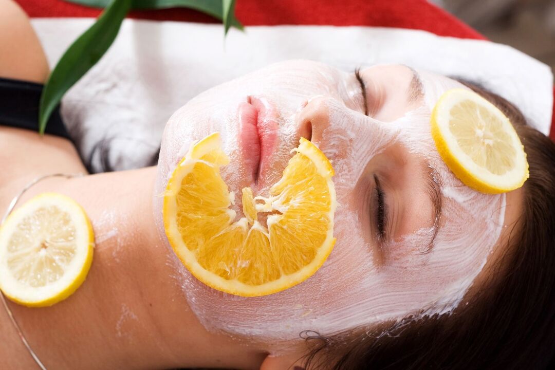 Masque facial aux fruits pour le rajeunissement de la peau