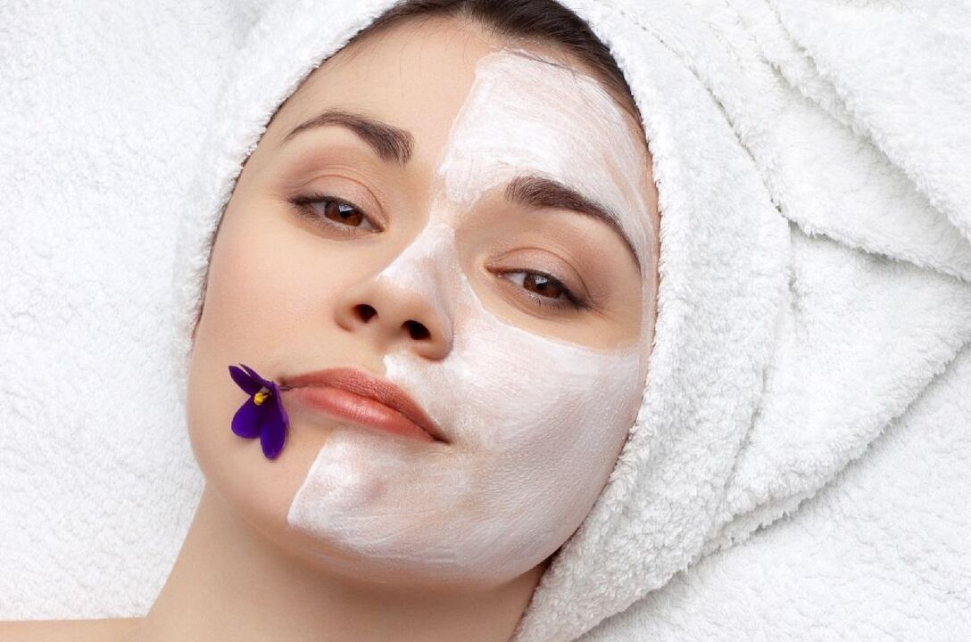 Masque raffermissant à base de protéines et de crème sure pour le visage après 45 ans